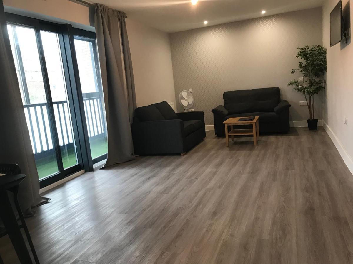 Apartments Heathrow - Hounslow Cranford Buitenkant foto